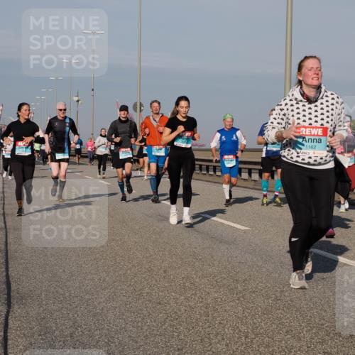 03.10.2025 - Köhlbrandbrückenlauf Fabian Wolf http://msf.ph/oto/9048452 03.10.2025 10:00:31 Position 3 3125, 1162 meine-sportfotos.de