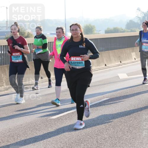 03.10.2025 - Köhlbrandbrückenlauf Lena Gebhardt http://msf.ph/oto/9048454 03.10.2025 09:30:40 Position 1 3290, 3571, 2452 meine-sportfotos.de