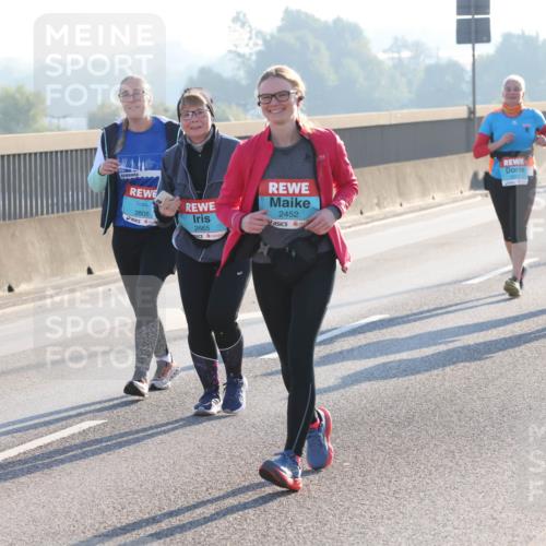 03.10.2025 - Köhlbrandbrückenlauf Lena Gebhardt http://msf.ph/oto/9048467 03.10.2025 09:30:41 Position 1 3805, 2665, 2452 meine-sportfotos.de