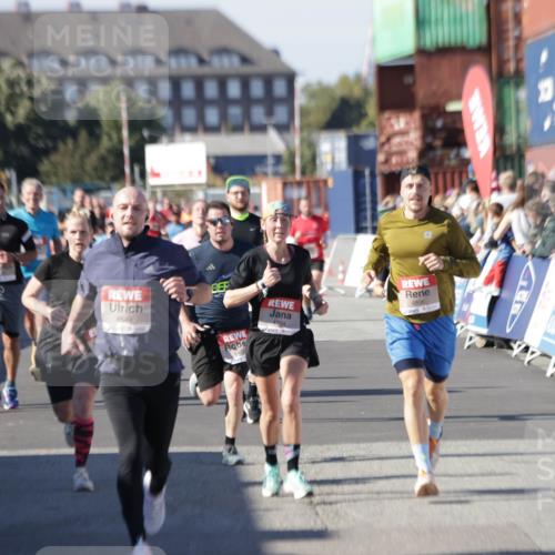 03.10.2025 - Köhlbrandbrückenlauf Jannik Wohlers http://msf.ph/oto/9048471 03.10.2025 13:07:17 Ziel 4444, 4590, 4649, 4794, 4806, 5645, 5646, 6302, 6459, 6467 meine-sportfotos.de