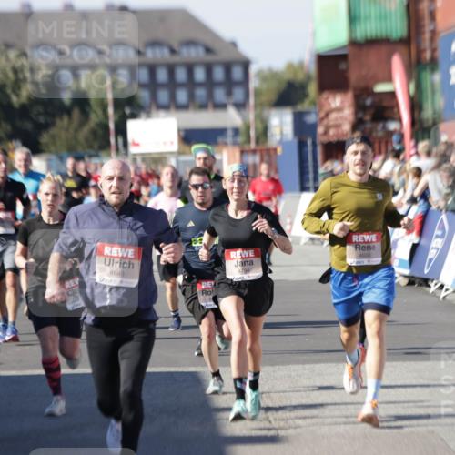 03.10.2025 - Köhlbrandbrückenlauf Jannik Wohlers http://msf.ph/oto/9048485 03.10.2025 13:07:17 Ziel 4444, 4590, 4649, 4794, 4806, 5645, 5646, 6302, 6459, 6467 meine-sportfotos.de