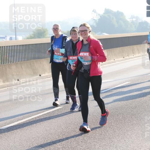 03.10.2025 - Köhlbrandbrückenlauf Lena Gebhardt http://msf.ph/oto/9048489 03.10.2025 09:30:41 Position 1 3805, 26, 2452, 2795 meine-sportfotos.de