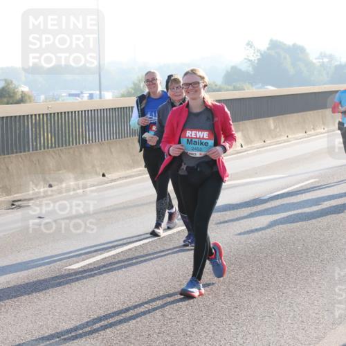 03.10.2025 - Köhlbrandbrückenlauf Lena Gebhardt http://msf.ph/oto/9048503 03.10.2025 09:30:42 Position 1 2452 meine-sportfotos.de