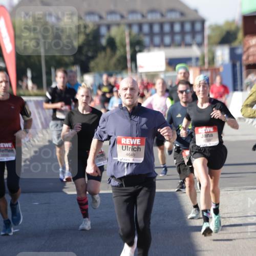 03.10.2025 - Köhlbrandbrückenlauf Jannik Wohlers http://msf.ph/oto/9048507 03.10.2025 13:07:18 Ziel 4444, 4590, 4649, 4794, 4806, 5645, 5646, 5872, 6302, 6459, 6467 meine-sportfotos.de