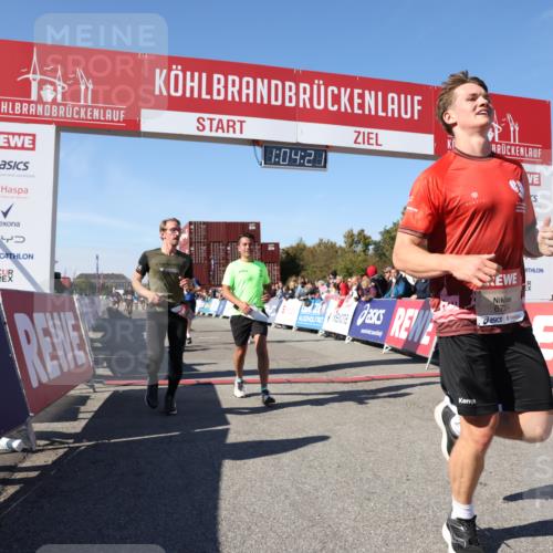 03.10.2025 - Köhlbrandbrückenlauf Lena Gebhardt http://msf.ph/oto/9048512 03.10.2025 13:04:22 Ziel 4117, 4198, 4297, 4494, 4665, 4836, 4995, 5055, 6038, 6250, 6251, 6523, 6723, 6724 meine-sportfotos.de