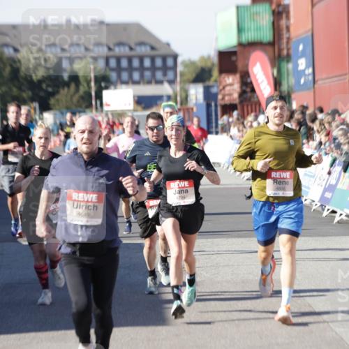 03.10.2025 - Köhlbrandbrückenlauf Jannik Wohlers http://msf.ph/oto/9048520 03.10.2025 13:07:19 Ziel 4590, 4649, 4794, 4806, 5645, 5646, 5870, 5872, 6302, 6459, 6467 meine-sportfotos.de