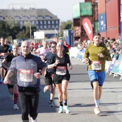 03.10.2025 - Köhlbrandbrückenlauf Jannik Wohlers http://msf.ph/oto/9048535 03.10.2025 13:07:19 Ziel 4590, 4649, 4794, 4806, 5645, 5646, 5870, 5872, 6302, 6459, 6467 meine-sportfotos.de
