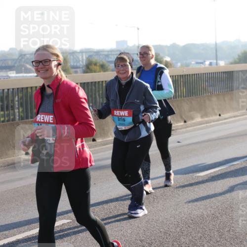 03.10.2025 - Köhlbrandbrückenlauf Lena Gebhardt http://msf.ph/oto/9048537 03.10.2025 09:30:44 Position 1 2665 meine-sportfotos.de