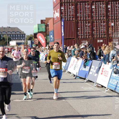 03.10.2025 - Köhlbrandbrückenlauf Jannik Wohlers http://msf.ph/oto/9048541 03.10.2025 13:07:20 Ziel 4287, 4590, 4649, 4794, 4806, 5645, 5646, 5870, 5872, 6302, 6459, 6467 meine-sportfotos.de