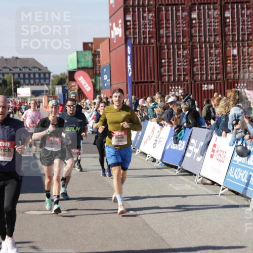 03.10.2025 - Köhlbrandbrückenlauf Jannik Wohlers http://msf.ph/oto/9048547 03.10.2025 13:07:20 Ziel 4287, 4590, 4649, 4794, 4806, 5645, 5646, 5870, 5872, 6302, 6459, 6467 meine-sportfotos.de