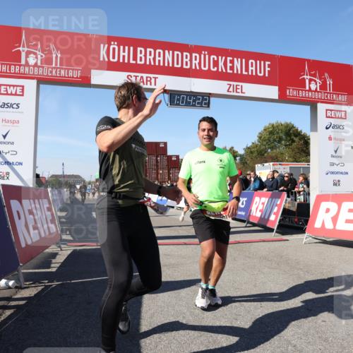 03.10.2025 - Köhlbrandbrückenlauf Lena Gebhardt http://msf.ph/oto/9048548 03.10.2025 13:04:23 Ziel 4117, 4198, 4297, 4494, 4665, 4836, 4995, 5055, 6038, 6250, 6251, 6523, 6723, 6724 meine-sportfotos.de