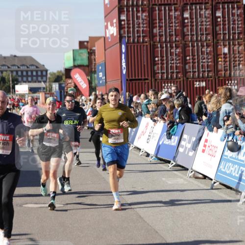 03.10.2025 - Köhlbrandbrückenlauf Jannik Wohlers http://msf.ph/oto/9048549 03.10.2025 13:07:20 Ziel 4287, 4590, 4649, 4794, 4806, 5645, 5646, 5870, 5872, 6302, 6459, 6467 meine-sportfotos.de
