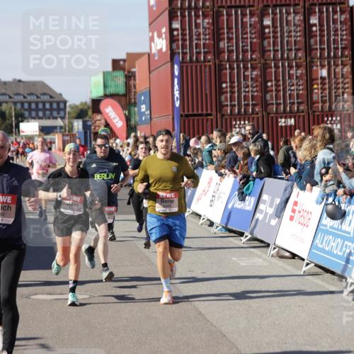 03.10.2025 - Köhlbrandbrückenlauf Jannik Wohlers http://msf.ph/oto/9048551 03.10.2025 13:07:20 Ziel 4287, 4590, 4649, 4794, 4806, 5645, 5646, 5870, 5872, 6302, 6459, 6467 meine-sportfotos.de