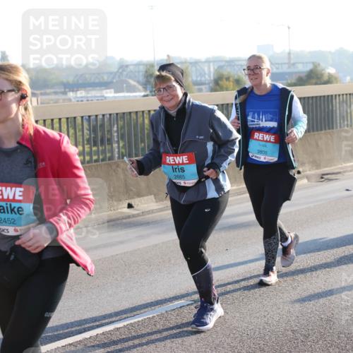 03.10.2025 - Köhlbrandbrückenlauf Lena Gebhardt http://msf.ph/oto/9048554 03.10.2025 09:30:44 Position 1 2452, 2665, 3805 meine-sportfotos.de