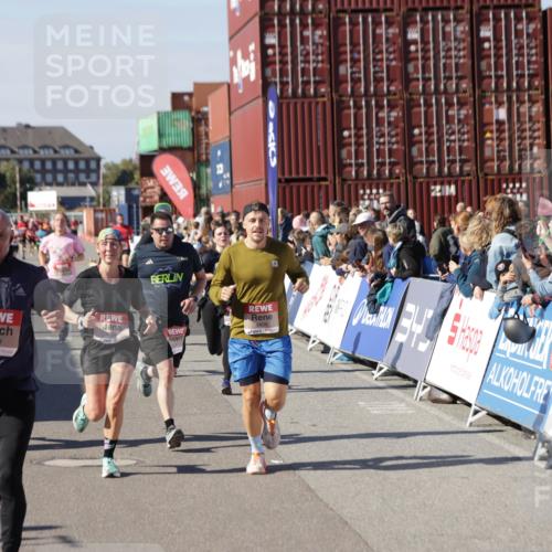 03.10.2025 - Köhlbrandbrückenlauf Jannik Wohlers http://msf.ph/oto/9048555 03.10.2025 13:07:20 Ziel 4287, 4590, 4649, 4794, 4806, 5645, 5646, 5870, 5872, 6302, 6459, 6467 meine-sportfotos.de