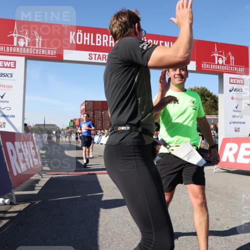 03.10.2025 - Köhlbrandbrückenlauf Lena Gebhardt http://msf.ph/oto/9048558 03.10.2025 13:04:23 Ziel 4117, 4198, 4297, 4494, 4665, 4836, 4995, 5055, 6038, 6250, 6251, 6523, 6723, 6724 meine-sportfotos.de