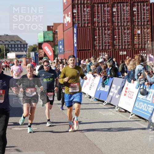 03.10.2025 - Köhlbrandbrückenlauf Jannik Wohlers http://msf.ph/oto/9048560 03.10.2025 13:07:20 Ziel 4287, 4590, 4649, 4794, 4806, 5645, 5646, 5870, 5872, 6302, 6459, 6467 meine-sportfotos.de