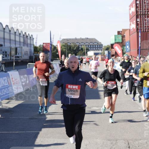 03.10.2025 - Köhlbrandbrückenlauf Jannik Wohlers http://msf.ph/oto/9048562 03.10.2025 13:07:21 Ziel 4287, 4288, 4590, 4649, 4794, 4806, 5645, 5646, 5870, 5872, 6302, 6459, 6467 meine-sportfotos.de