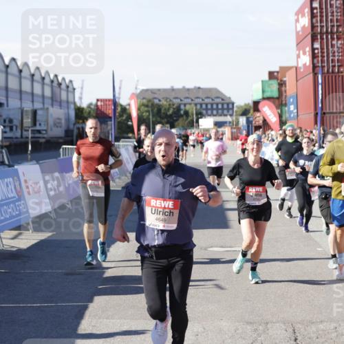 03.10.2025 - Köhlbrandbrückenlauf Jannik Wohlers http://msf.ph/oto/9048565 03.10.2025 13:07:21 Ziel 4287, 4288, 4590, 4649, 4794, 4806, 5645, 5646, 5870, 5872, 6302, 6459, 6467 meine-sportfotos.de