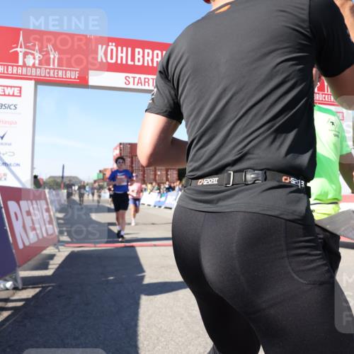 03.10.2025 - Köhlbrandbrückenlauf Lena Gebhardt http://msf.ph/oto/9048571 03.10.2025 13:04:23 Ziel 4117, 4198, 4297, 4494, 4665, 4836, 4995, 5055, 6038, 6250, 6251, 6523, 6723, 6724 meine-sportfotos.de