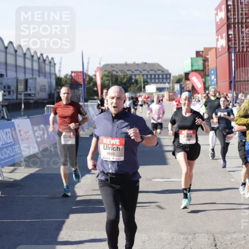 03.10.2025 - Köhlbrandbrückenlauf Jannik Wohlers http://msf.ph/oto/9048572 03.10.2025 13:07:21 Ziel 4287, 4288, 4590, 4649, 4794, 4806, 5645, 5646, 5870, 5872, 6302, 6459, 6467 meine-sportfotos.de