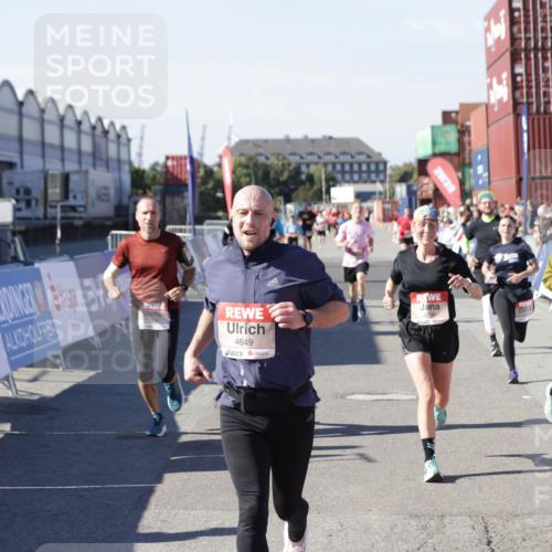 03.10.2025 - Köhlbrandbrückenlauf Jannik Wohlers http://msf.ph/oto/9048576 03.10.2025 13:07:21 Ziel 4287, 4288, 4590, 4649, 4794, 4806, 5645, 5646, 5870, 5872, 6302, 6459, 6467 meine-sportfotos.de