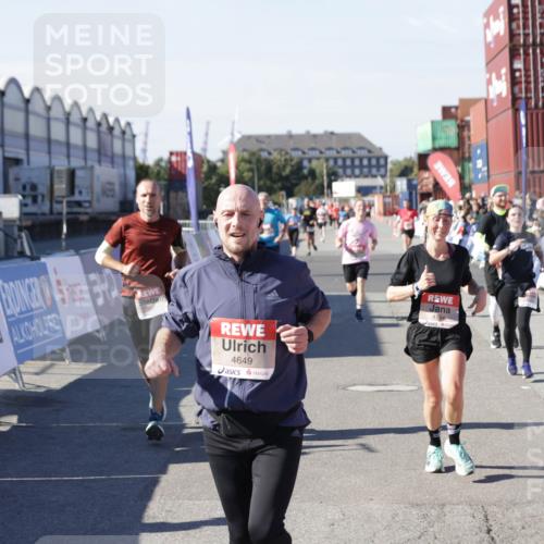 03.10.2025 - Köhlbrandbrückenlauf Jannik Wohlers http://msf.ph/oto/9048584 03.10.2025 13:07:21 Ziel 4287, 4288, 4590, 4649, 4794, 4806, 5645, 5646, 5870, 5872, 6302, 6459, 6467 meine-sportfotos.de