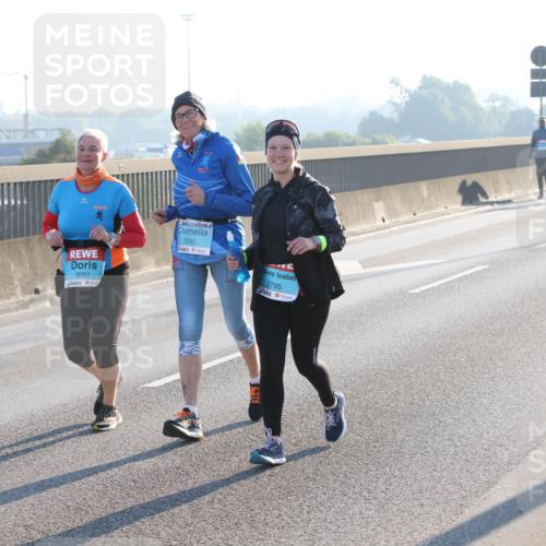 03.10.2025 - Köhlbrandbrückenlauf Lena Gebhardt http://msf.ph/oto/9048589 03.10.2025 09:30:46 Position 1 3093, 3092, 2795 meine-sportfotos.de