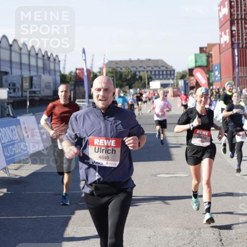 03.10.2025 - Köhlbrandbrückenlauf Jannik Wohlers http://msf.ph/oto/9048590 03.10.2025 13:07:21 Ziel 4287, 4288, 4590, 4649, 4794, 4806, 5645, 5646, 5870, 5872, 6302, 6459, 6467 meine-sportfotos.de