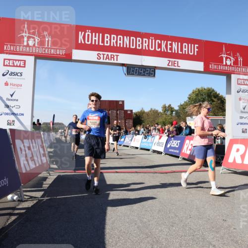 03.10.2025 - Köhlbrandbrückenlauf Lena Gebhardt http://msf.ph/oto/9048596 03.10.2025 13:04:26 Ziel 4055, 4117, 4198, 4297, 4494, 4665, 4836, 4995, 5055, 6018, 6038, 6250, 6251, 6723, 6724 meine-sportfotos.de