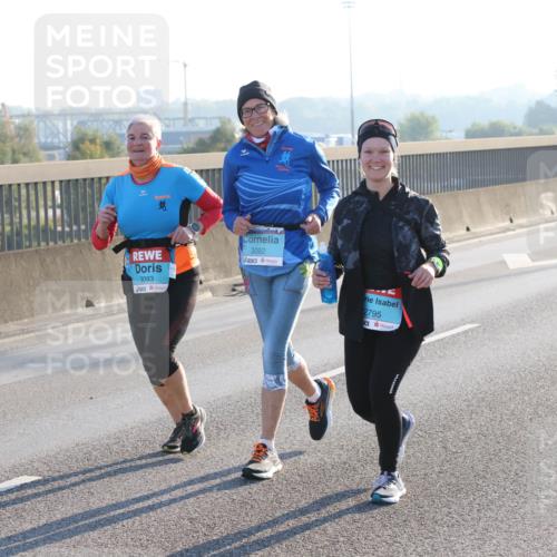 03.10.2025 - Köhlbrandbrückenlauf Lena Gebhardt http://msf.ph/oto/9048600 03.10.2025 09:30:47 Position 1 3092, 3093, 2795 meine-sportfotos.de