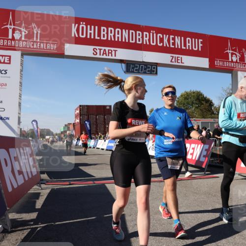 03.10.2025 - Köhlbrandbrückenlauf Lena Gebhardt http://msf.ph/oto/9048606 03.10.2025 13:20:30 Ziel 4269, 4385, 4570, 4571, 4591, 4672, 4739, 4790, 4859, 5082, 5144, 5208, 5543, 5631, 5790 meine-sportfotos.de