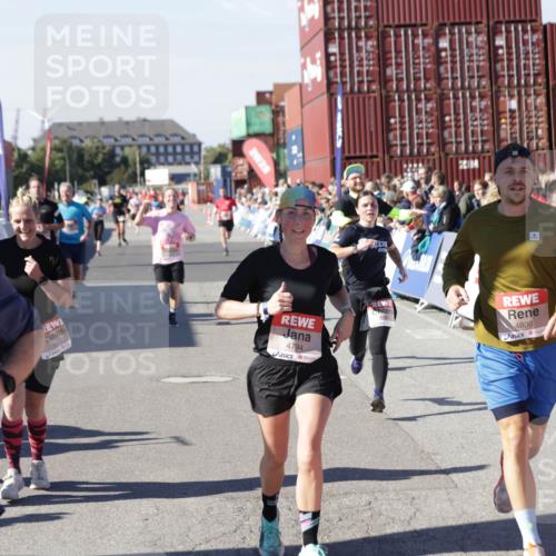 03.10.2025 - Köhlbrandbrückenlauf Jannik Wohlers http://msf.ph/oto/9048611 03.10.2025 13:07:22 Ziel 4287, 4288, 4590, 4649, 4794, 4806, 5645, 5646, 5870, 5872, 6302, 6459 meine-sportfotos.de
