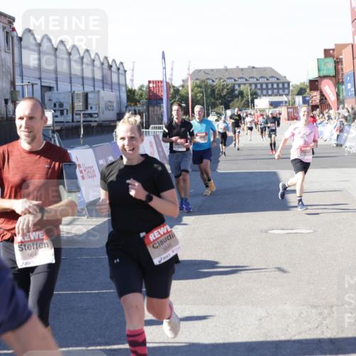 03.10.2025 - Köhlbrandbrückenlauf Jannik Wohlers http://msf.ph/oto/9048615 03.10.2025 13:07:23 Ziel 4113, 4287, 4288, 4590, 4649, 4794, 4806, 5645, 5646, 5870, 5872, 6459 meine-sportfotos.de