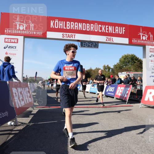 03.10.2025 - Köhlbrandbrückenlauf Lena Gebhardt http://msf.ph/oto/9048623 03.10.2025 13:04:27 Ziel 4055, 4117, 4198, 4297, 4494, 4665, 4836, 4995, 5055, 6018, 6250, 6251, 6723, 6724 meine-sportfotos.de