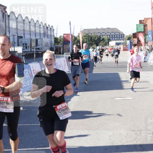 03.10.2025 - Köhlbrandbrückenlauf Jannik Wohlers http://msf.ph/oto/9048624 03.10.2025 13:07:23 Ziel 4113, 4287, 4288, 4590, 4649, 4794, 4806, 5645, 5646, 5870, 5872, 6459 meine-sportfotos.de