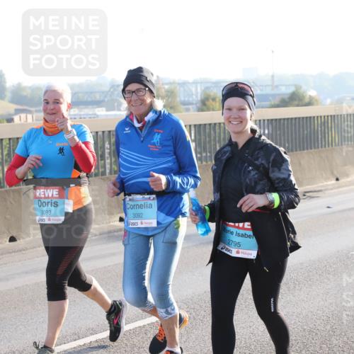 03.10.2025 - Köhlbrandbrückenlauf Lena Gebhardt http://msf.ph/oto/9048632 03.10.2025 09:30:47 Position 1 3093, 3092, 2795 meine-sportfotos.de