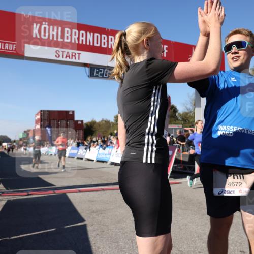 03.10.2025 - Köhlbrandbrückenlauf Lena Gebhardt http://msf.ph/oto/9048633 03.10.2025 13:20:32 Ziel 4269, 4385, 4570, 4571, 4591, 4672, 4739, 4790, 4859, 5082, 5208, 5543, 5631, 5790, 6777, 6807 meine-sportfotos.de