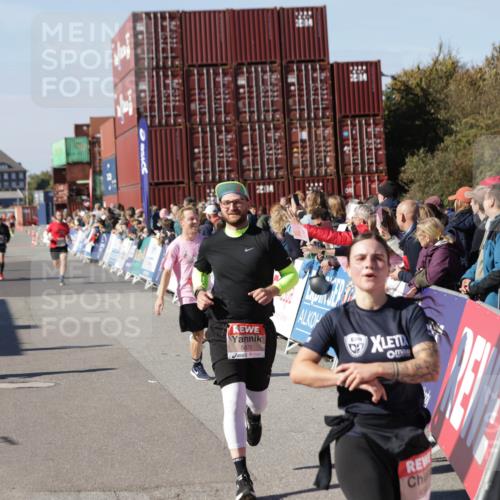 03.10.2025 - Köhlbrandbrückenlauf Jannik Wohlers http://msf.ph/oto/9048635 03.10.2025 13:07:24 Ziel 4113, 4287, 4288, 4590, 4636, 4649, 4794, 4806, 5645, 5646, 5870, 5872, 6459 meine-sportfotos.de