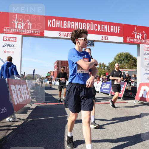 03.10.2025 - Köhlbrandbrückenlauf Lena Gebhardt http://msf.ph/oto/9048639 03.10.2025 13:04:28 Ziel 4055, 4117, 4198, 4297, 4494, 4665, 4836, 4995, 6018, 6092, 6250, 6251, 6723, 6724 meine-sportfotos.de