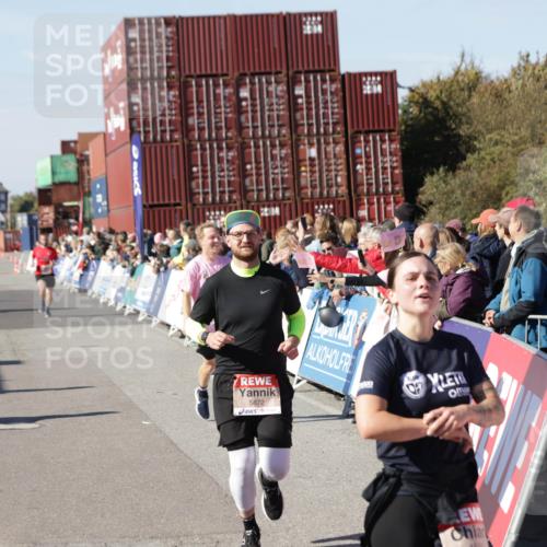 03.10.2025 - Köhlbrandbrückenlauf Jannik Wohlers http://msf.ph/oto/9048641 03.10.2025 13:07:24 Ziel 4113, 4287, 4288, 4590, 4636, 4649, 4794, 4806, 5645, 5646, 5870, 5872, 6459 meine-sportfotos.de