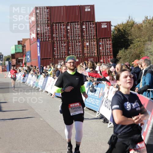 03.10.2025 - Köhlbrandbrückenlauf Jannik Wohlers http://msf.ph/oto/9048646 03.10.2025 13:07:24 Ziel 4113, 4287, 4288, 4590, 4636, 4649, 4794, 4806, 5645, 5646, 5870, 5872, 6459 meine-sportfotos.de