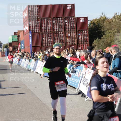 03.10.2025 - Köhlbrandbrückenlauf Jannik Wohlers http://msf.ph/oto/9048649 03.10.2025 13:07:24 Ziel 4113, 4287, 4288, 4590, 4636, 4649, 4794, 4806, 5645, 5646, 5870, 5872, 6459 meine-sportfotos.de