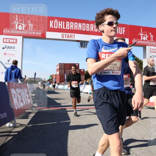 03.10.2025 - Köhlbrandbrückenlauf Lena Gebhardt http://msf.ph/oto/9048650 03.10.2025 13:04:28 Ziel 4055, 4117, 4198, 4297, 4494, 4665, 4836, 4995, 6018, 6092, 6250, 6251, 6723, 6724 meine-sportfotos.de