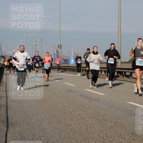 03.10.2025 - Köhlbrandbrückenlauf Fabian Wolf http://msf.ph/oto/9048652 03.10.2025 10:00:38 Position 3 3, 1831, 2670, 2349 meine-sportfotos.de