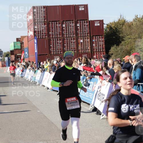 03.10.2025 - Köhlbrandbrückenlauf Jannik Wohlers http://msf.ph/oto/9048653 03.10.2025 13:07:24 Ziel 4113, 4287, 4288, 4590, 4636, 4649, 4794, 4806, 5645, 5646, 5870, 5872, 6459 meine-sportfotos.de