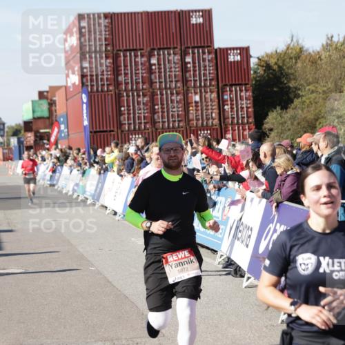 03.10.2025 - Köhlbrandbrückenlauf Jannik Wohlers http://msf.ph/oto/9048659 03.10.2025 13:07:24 Ziel 4113, 4287, 4288, 4590, 4636, 4649, 4794, 4806, 5645, 5646, 5870, 5872, 6459 meine-sportfotos.de