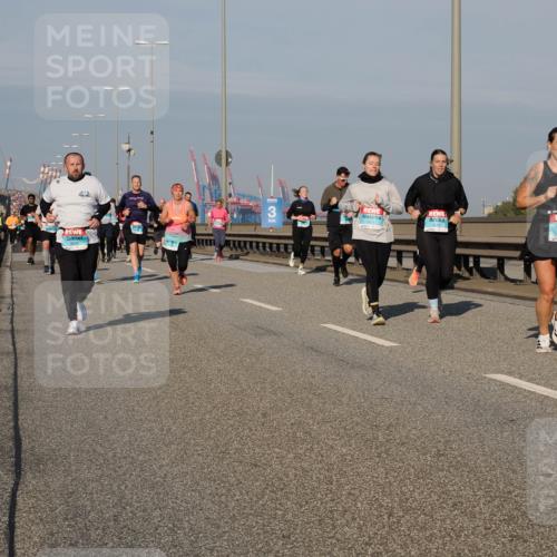 03.10.2025 - Köhlbrandbrückenlauf Fabian Wolf http://msf.ph/oto/9048660 03.10.2025 10:00:38 Position 3 3698, 2349, 1831 meine-sportfotos.de