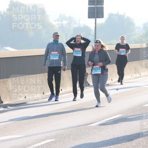 03.10.2025 - Köhlbrandbrückenlauf Lena Gebhardt http://msf.ph/oto/9048663 03.10.2025 09:30:50 Position 1 2692, 2691, 3606 meine-sportfotos.de