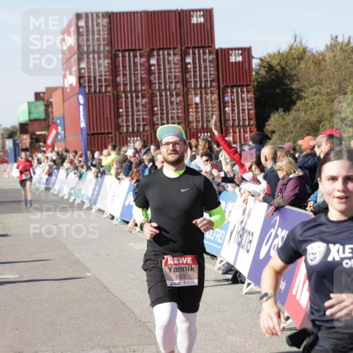 03.10.2025 - Köhlbrandbrückenlauf Jannik Wohlers http://msf.ph/oto/9048666 03.10.2025 13:07:24 Ziel 4113, 4287, 4288, 4590, 4636, 4649, 4794, 4806, 5645, 5646, 5870, 5872, 6459 meine-sportfotos.de